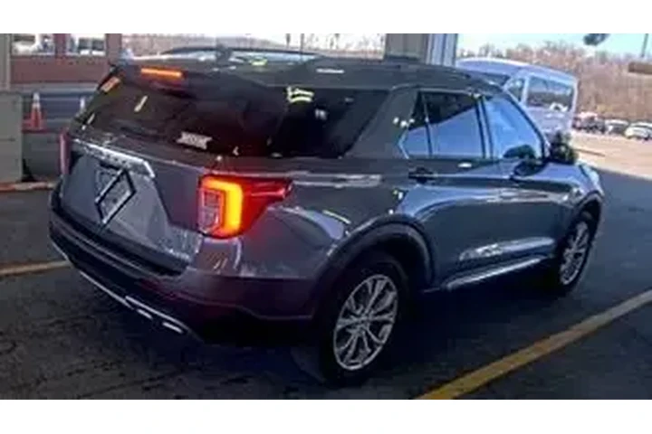 $31455 : Ford Explorer 2022 AWD XLT 4 image 6