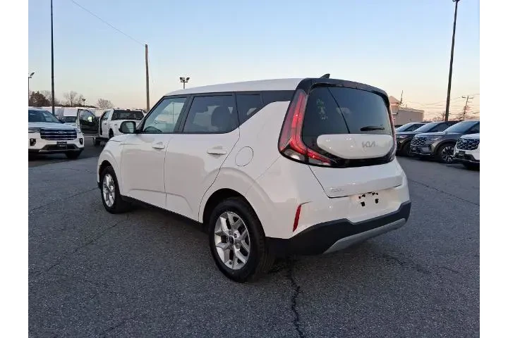 $21926 : Kia Soul 2024 S 4dr Crossove image 7