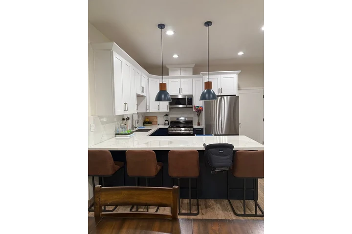 $2050 : Welcome to 122 E Brookdale Pl image 2
