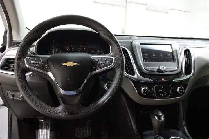 $16998 : Chevrolet Equinox 2020 LS 4d image 8