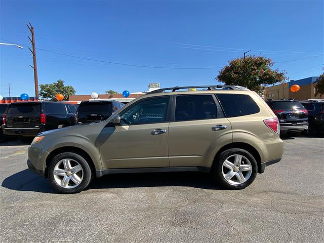 $7988 : 2009 Forester 2.5 X Premium, image 4