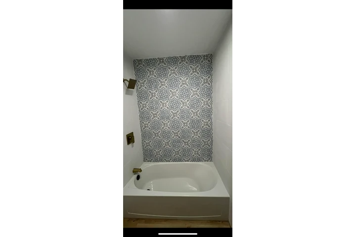 Se remodelan baños y pisos image 3