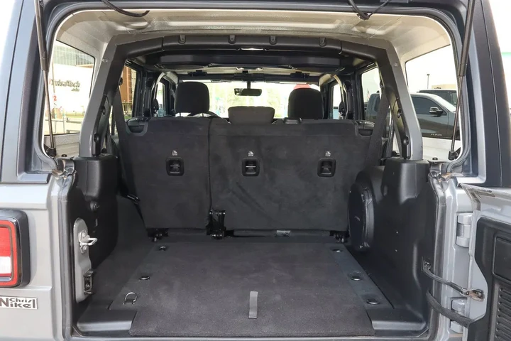 $26488 : 2023 Wrangler Sahara 4 Door 4 image 9