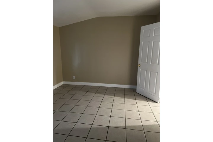 $1200 : Rento recámara image 1