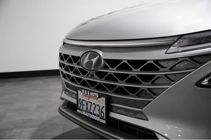 $8989 : 2023 NEXO Limited image 3