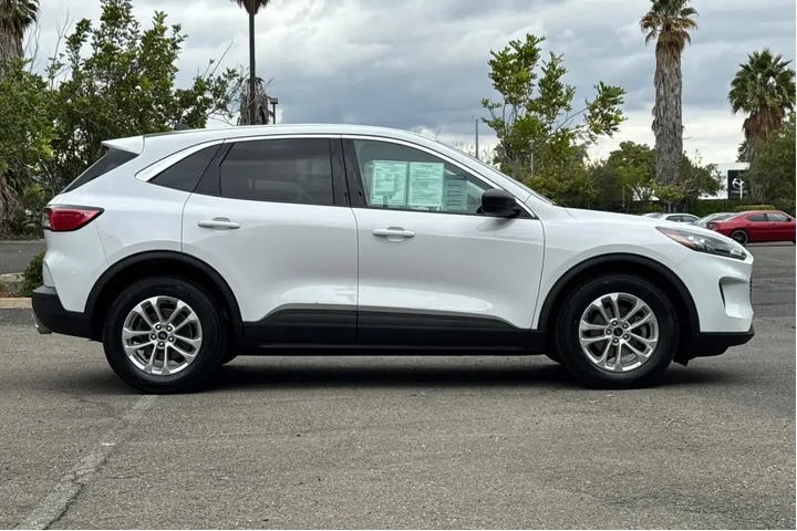 Ford Escape 2022 SE 4dr SUV image 2