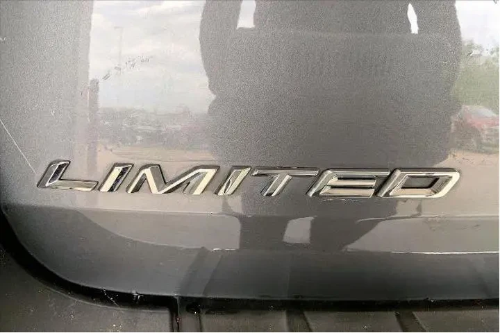 $26581 : Ford Explorer 2023 AWD Limit image 9