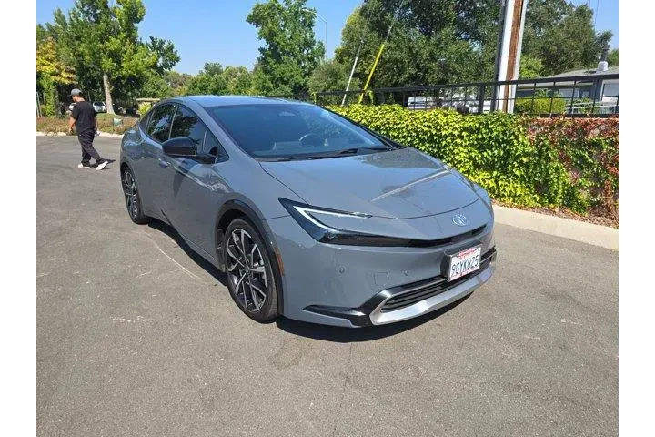 $38995 : Toyota Prius Prime 2023 XSE image 1