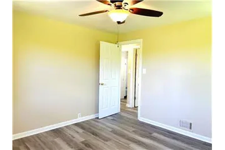 $1100 : Rental property with 2 bedro image 8