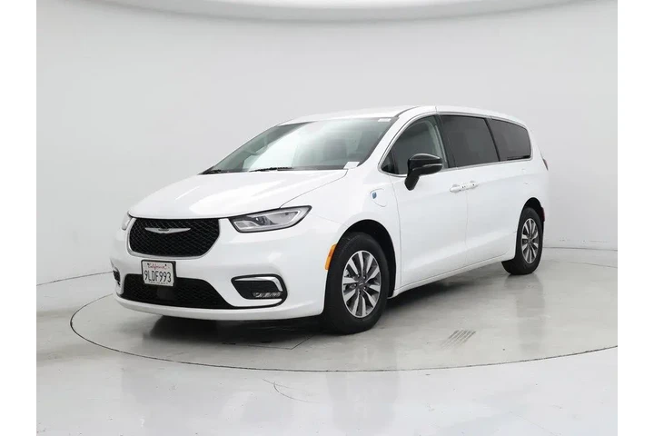 $33998 : Chrysler Pacifica Plug-In Hy image 4
