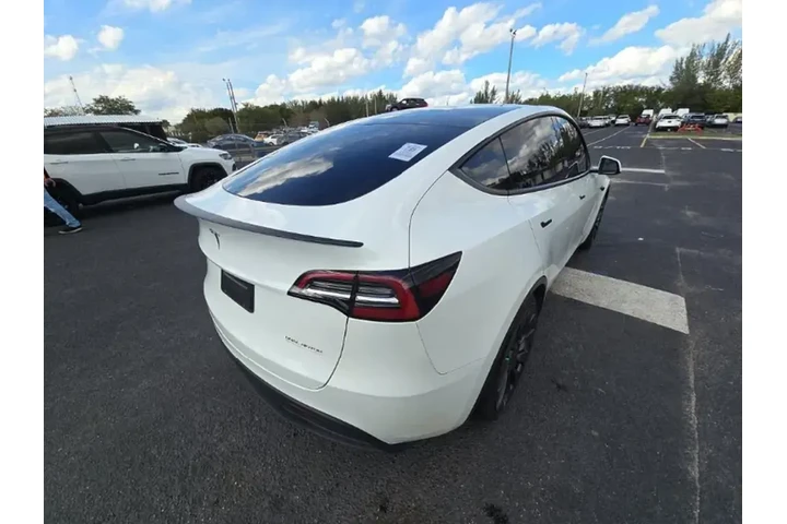 $31490 : Tesla Model Y 2023 AWD Perfo image 2