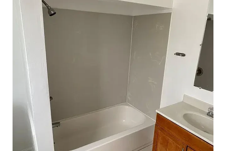 $1050 : Bell Gardens CA en buen estado image 10