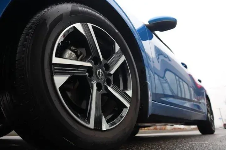 $17262 : Nissan Sentra 2025 SV 4dr Se image 10