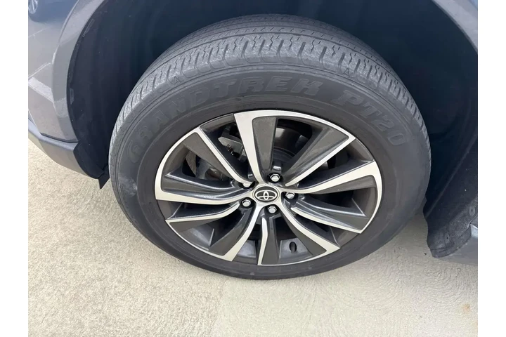 $34434 : Toyota Venza 2023 AWD LE 4dr image 3