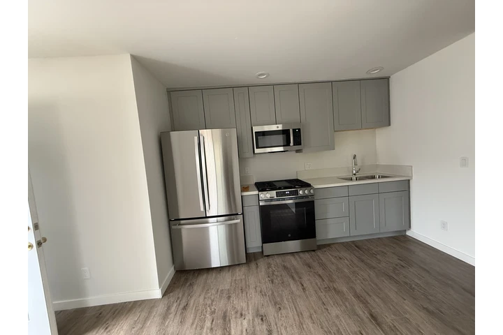 $2200 : 1 bedroom apartment image 3