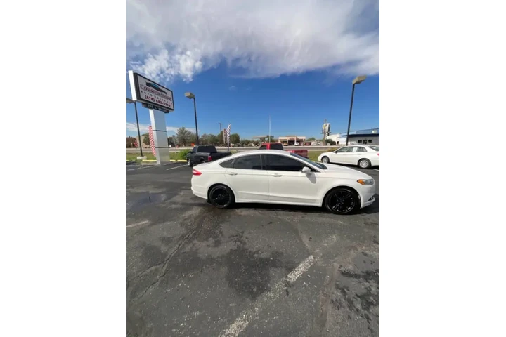 2014 Fusion SE image 4
