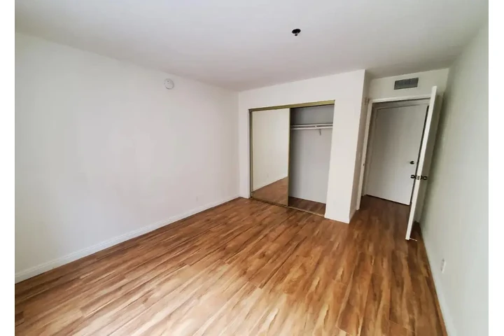 $1400 : Beautiful 1 bedroom Apt in LA image 7