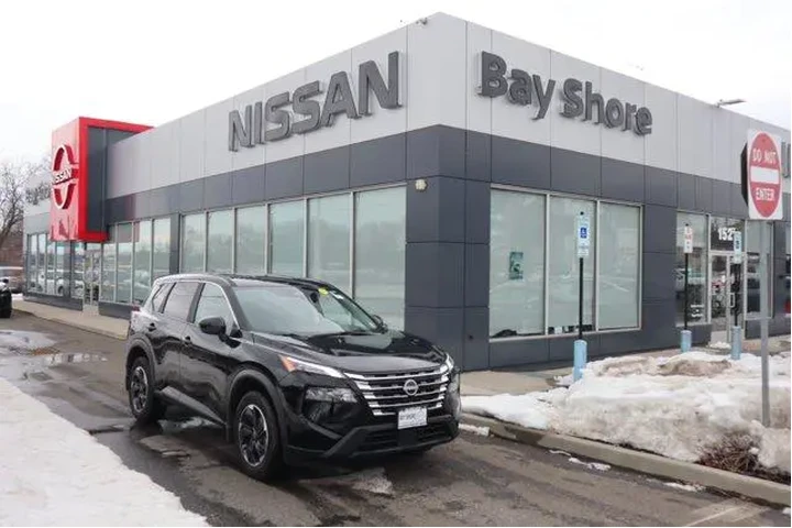 $23341 : Nissan Rogue 2025 AWD SV 4dr image 1