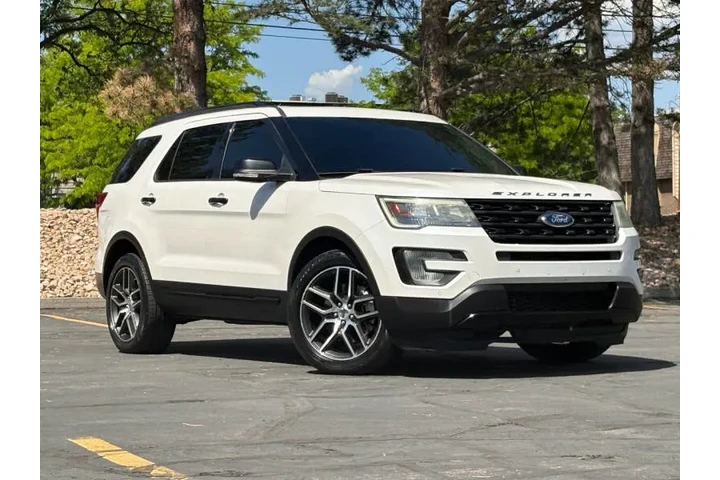$9900 : 2016 Explorer Sport image 1