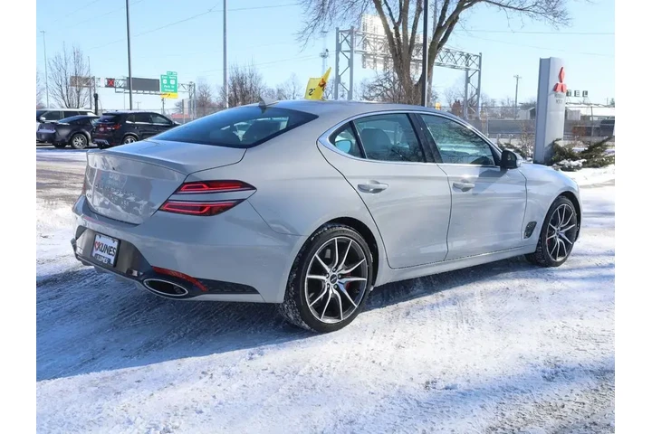$31277 : Genesis G70 2025 AWD 2.5T St image 8