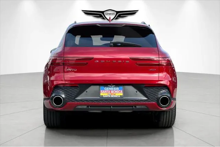 $37558 : Genesis GV70 2023 AWD 2.5T S image 6