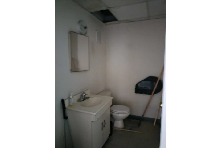 $5500 : Oficina  Junction Bvd 40ave. image 8