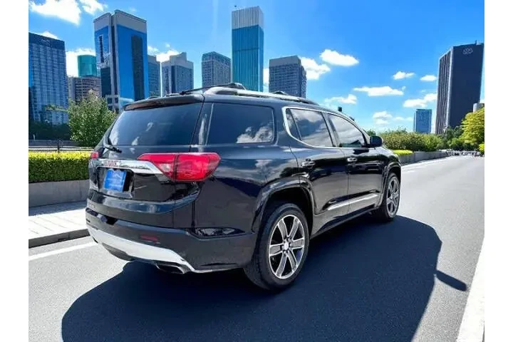 2019 GMC Acadia image 4