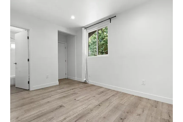 $1650 : 2 BEDROOM 2 BATHROOM image 3