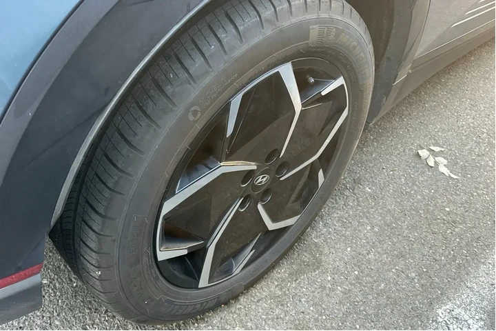 $23990 : Hyundai IONIQ 5 2024 SEL 4dr image 7