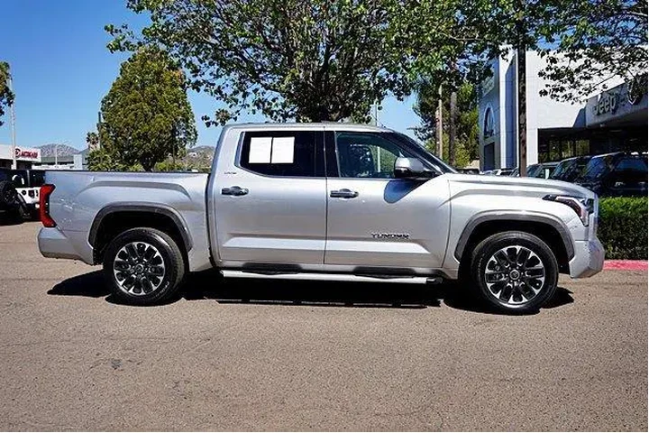 $39876 : Toyota Tundra 2023 4x2 Limit image 7
