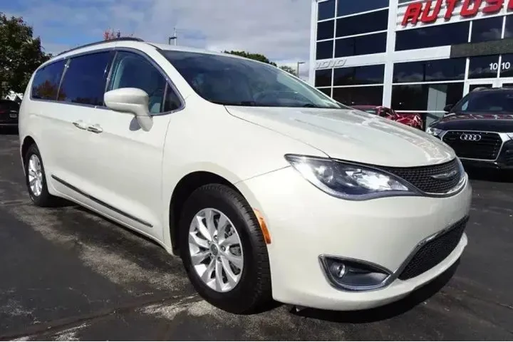 $14495 : 2017 PACIFICA image 4