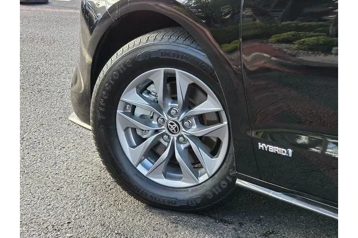 $38900 : Toyota Sienna 2021 AWD XLE 7 image 8