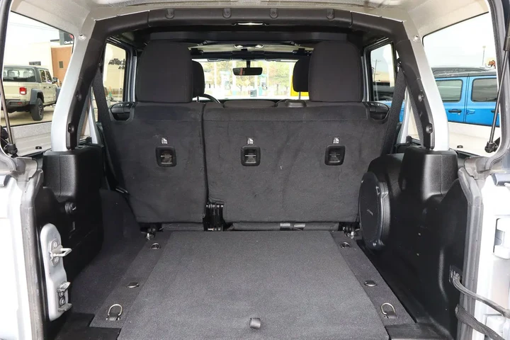 $33988 : 2022 Wrangler Unlimited Willy image 9