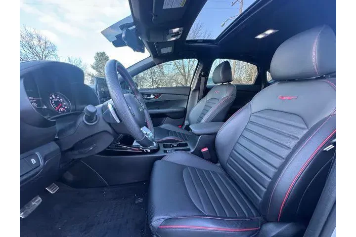 $22980 : Kia Forte 2024 GT 4dr Sedan image 2