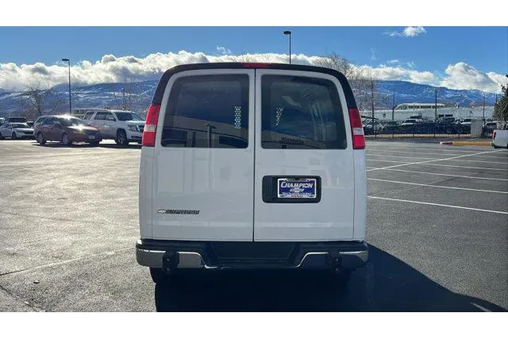 $32484 : Chevrolet Express 2022 2500 image 6