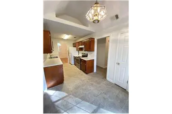 $2150 : Rental property with 3 bedro image 7