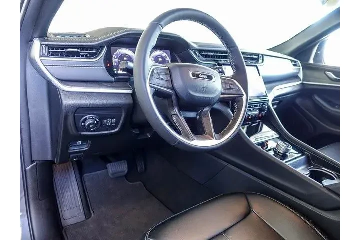 $34559 : Jeep Grand Cherokee 2024 4x4 image 2