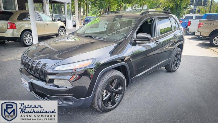 2017 Cherokee Sport Altitude image 4