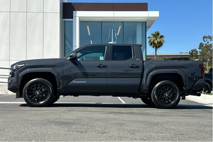 $39777 : Toyota Tacoma 2024 4x4 SR5 4 image 9