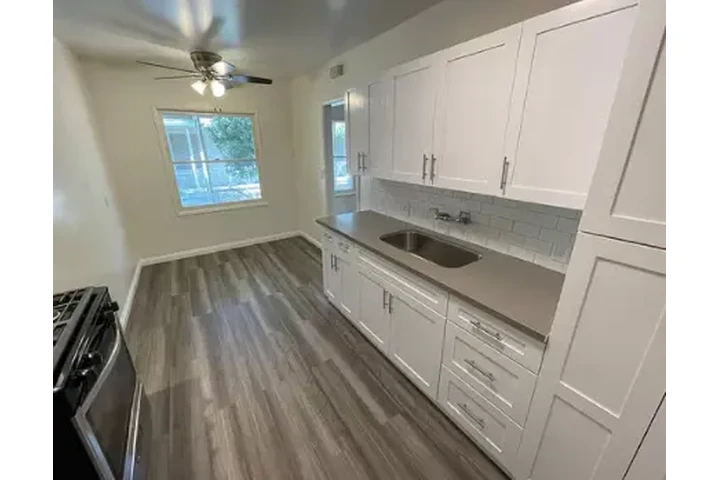 $1000 : LAWNDALE CA 1bed Apartamento image 5