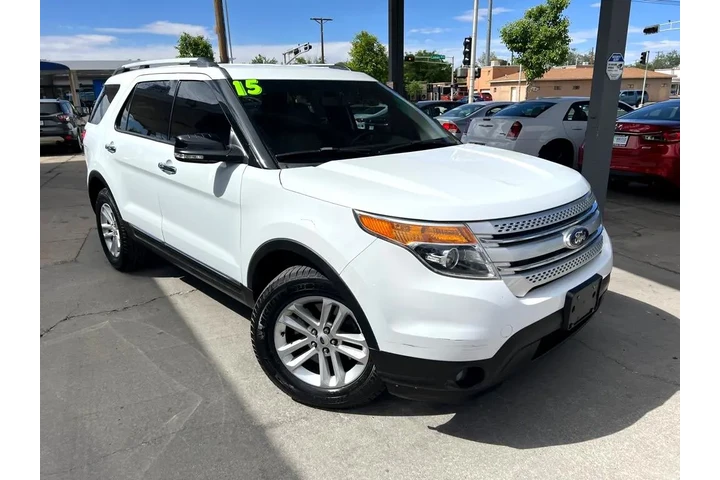 2015 Explorer XLT 4WD image 3