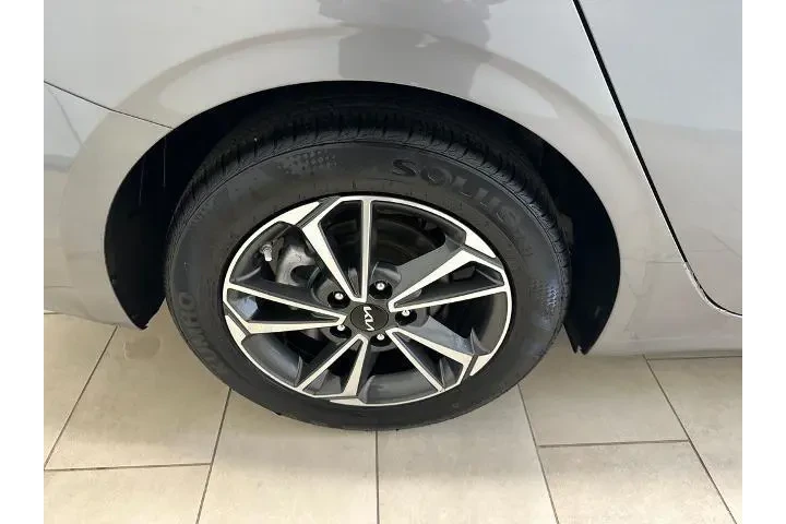 $16619 : Kia Forte 2022 LXS 4dr Sedan image 8