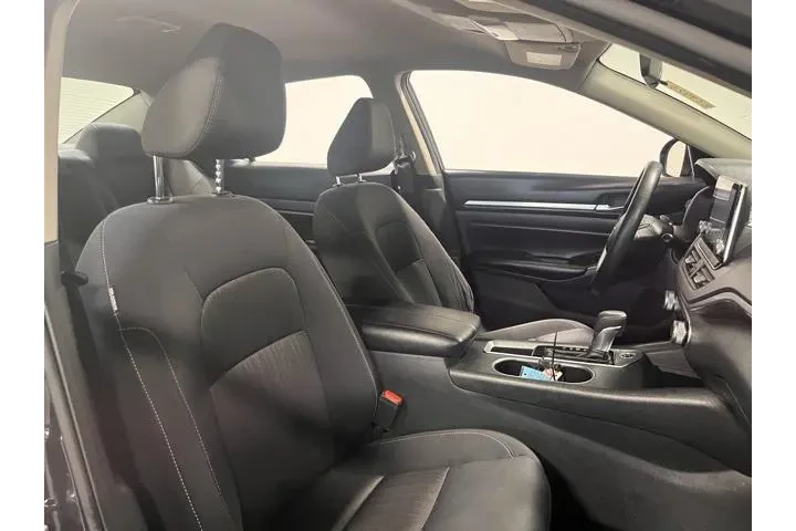 $16954 : Nissan Altima 2022 2.5 SV 4d image 10