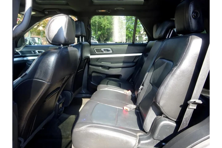$8900 : 2017 Explorer XLT 4WD image 9