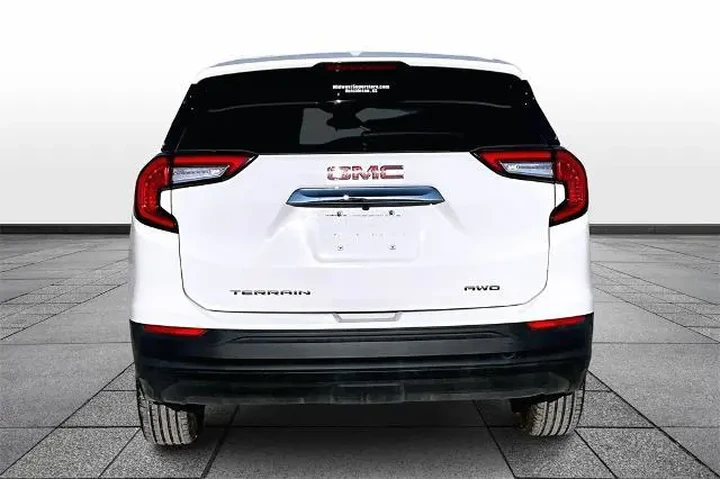 $21746 : GMC Terrain 2024 AWD SLE 4dr image 4