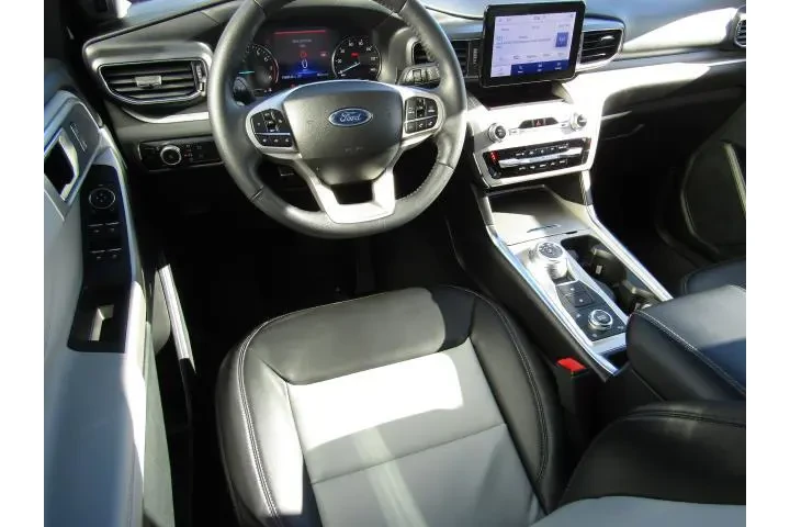 $33999 : Ford Explorer 2023 AWD XLT 4 image 2