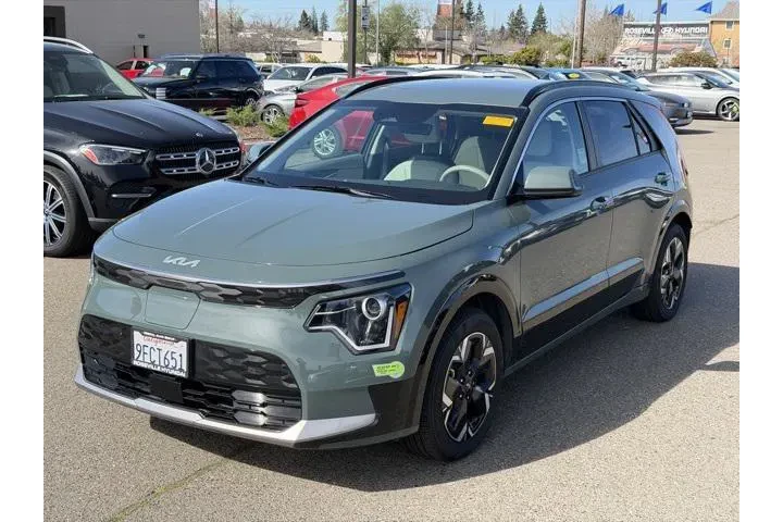 $17992 : Kia Niro EV 2023 Wind 4dr Cr image 2