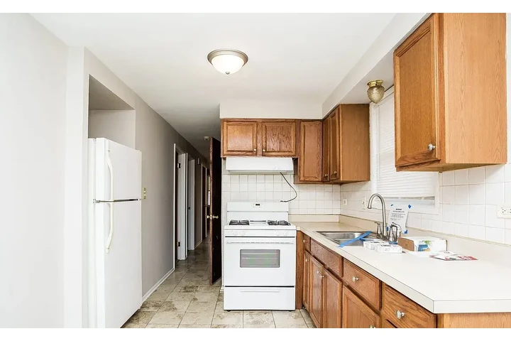 $1500 : Discover this charming 3-bedro image 1