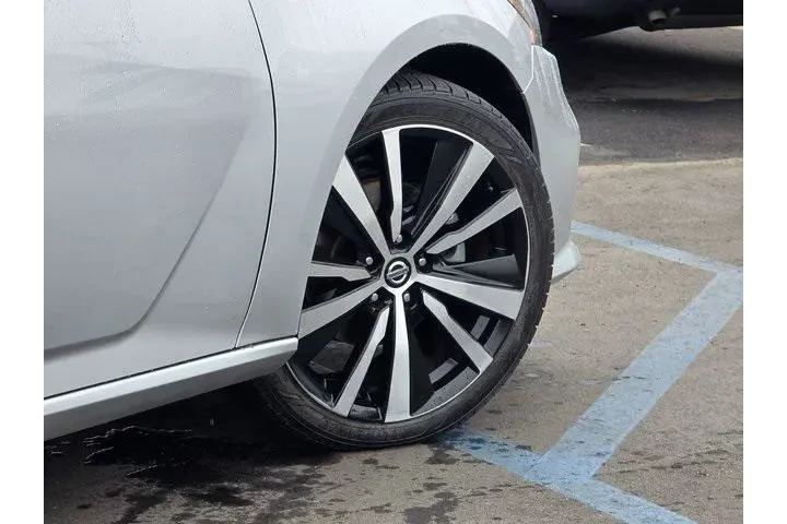 $18897 : Nissan Altima 2021 2.5 SR 4d image 8