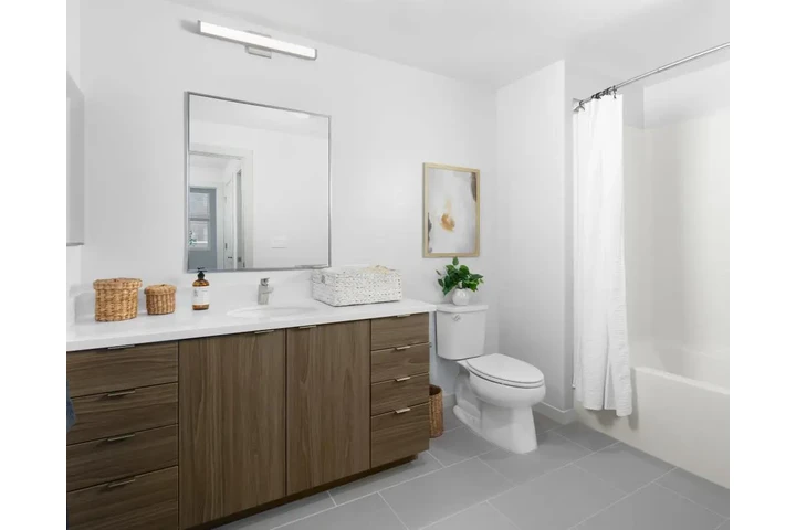 $2500 : Apartment building image 4